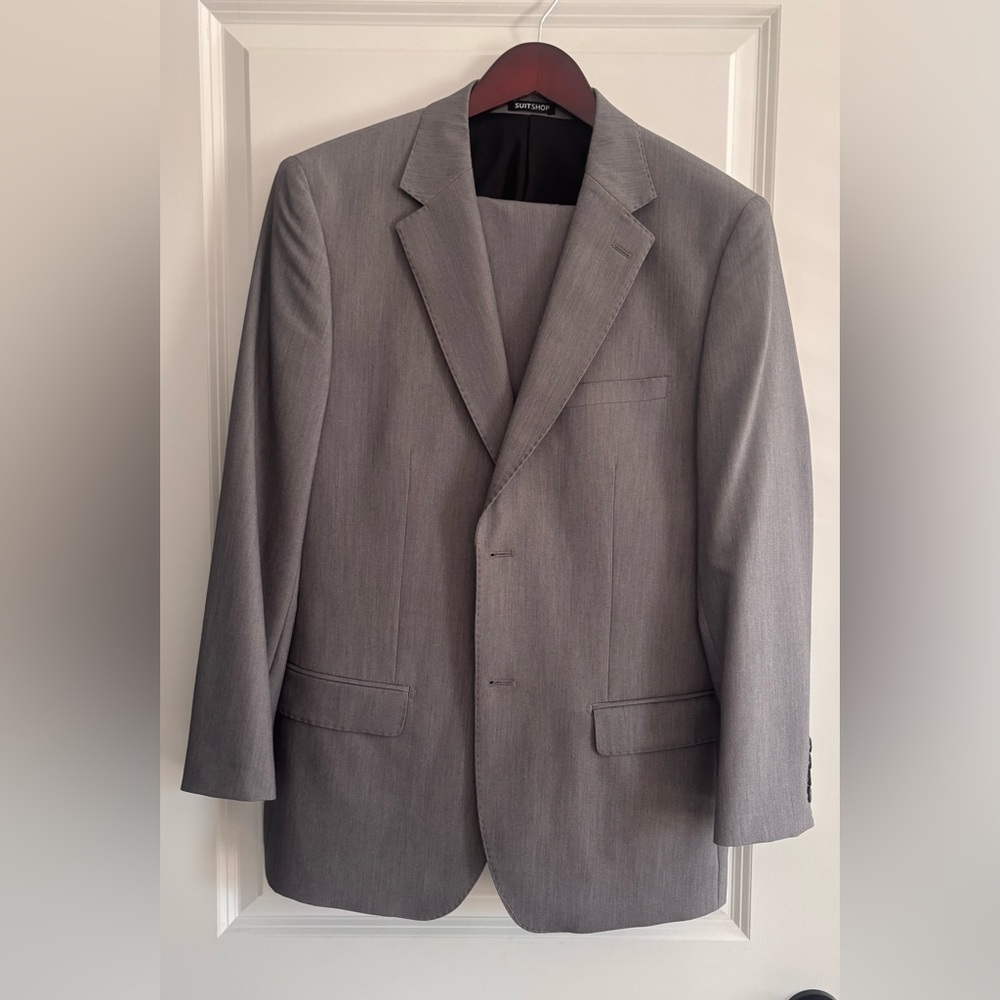 Men's Gray Single-Breasted Suit Jacket and Pants